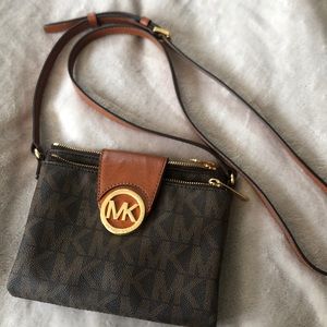 Michale Kors  crossbody bag